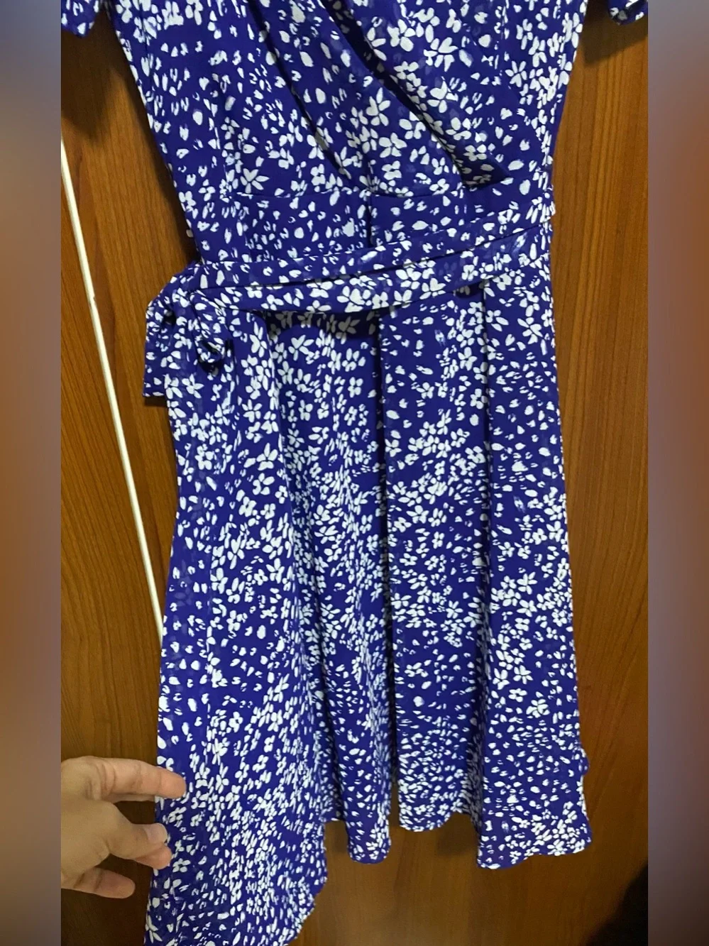 DKNY Royal Blue and White Floral Printed Wrap Midi Summer Party Dress size 4 - Picture 5 of 9